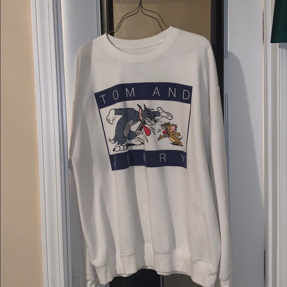 Tom and Jerry crew neck.